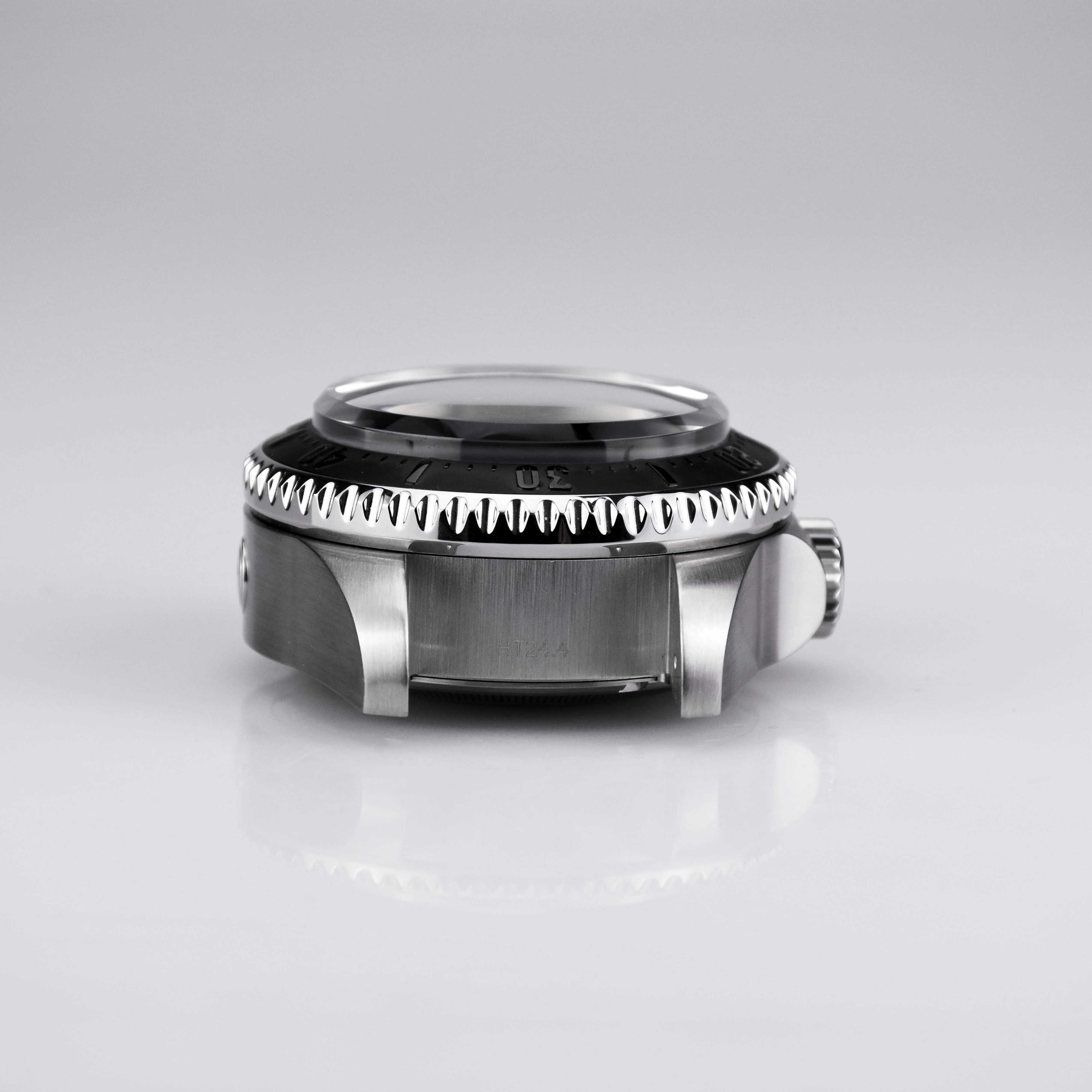 Polished Stainless Steel Watch Case with Horizontal Brushed Case Sides
